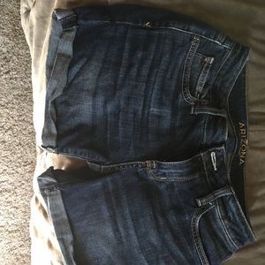 Juniors’s Arizona shorts